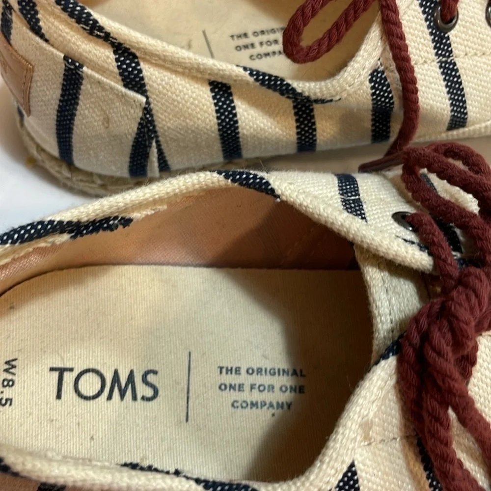 TOMS cream striped espadrille canvas lace up summer sneakers size 8.5